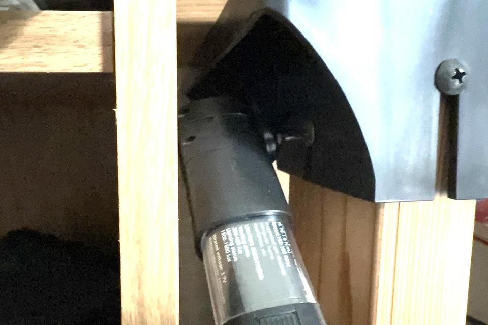 ノートPCの分解、まだ手動でやってる？ トルク調整できる小型電動ドライバーが快適だった