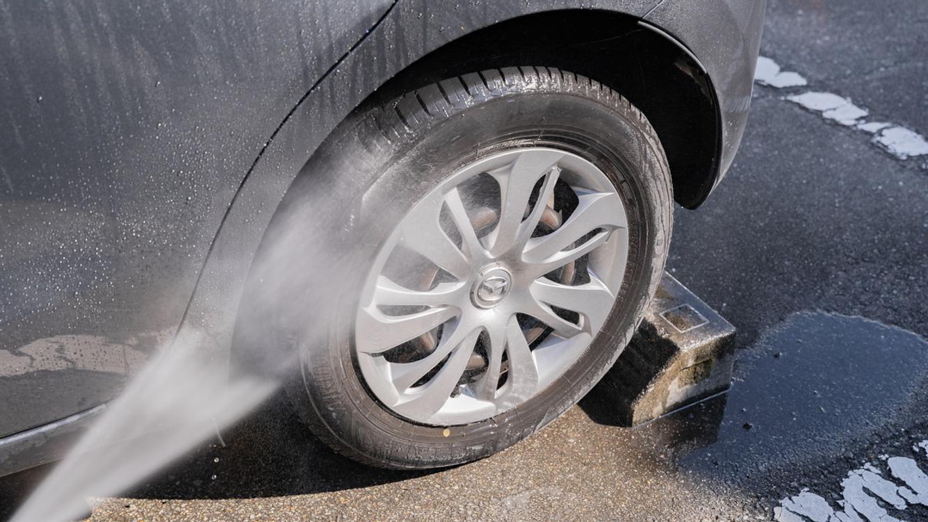 アイリスオーヤマの「ハンディ高圧洗浄機」で、かんたん洗車が叶った話