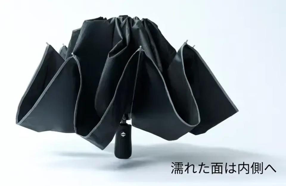 “逆“ 折りたたみ傘が快適。濡れた面が内側に収まるし、軽量でUVカット機能付き