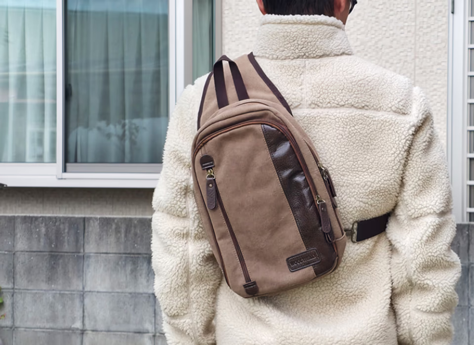 荷物を細かく分類・収納したい人にはたまらない。���のスリングバッグが優秀です