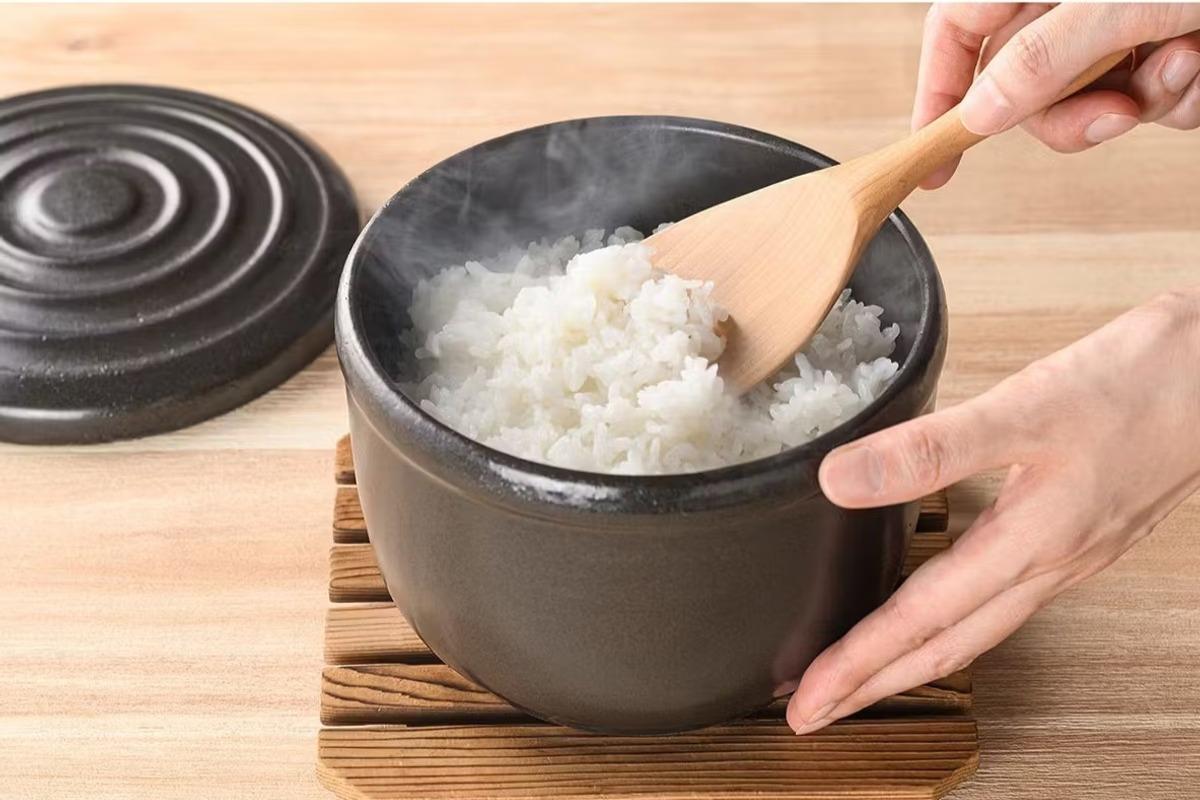 冷蔵庫から直火で二度目の炊飯。ご飯の美味しさを保つ、アナログな解答