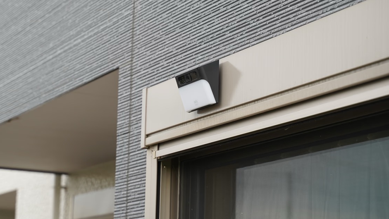 配線工事・電池交換不要。ソーラー監視カメラが9,000円で付けられる