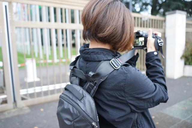 体の負担を軽減しながらオシャレに撮影したいカメラっ子は、フックと