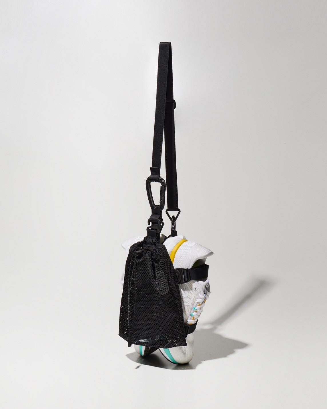 シューズむき出しのケース。多様なシューズに対応し、メリット満載