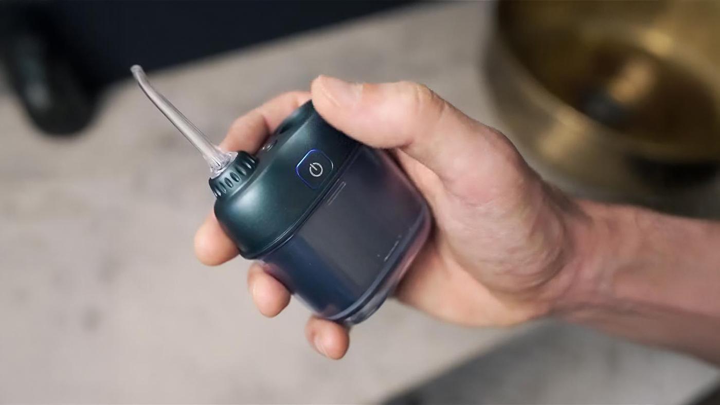 夕方ヒゲとひょっこり鼻毛をサッと解決。1台2役の防水シェーバー｢ZERA