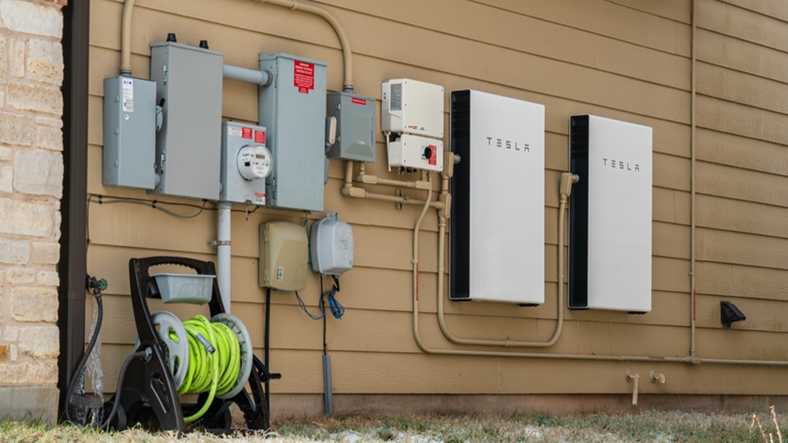 テスラのリコール再び。今度は｢家庭用蓄電池｣に発火と損傷のリスク