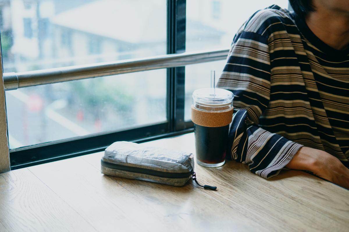 アウトドア界の新顔素材。世界最強繊維の実力をまずはポーチでお試し