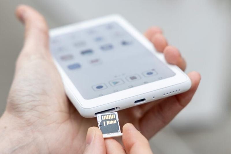 遅いし暗い…だけど読書には最高。電子リーダー「Palma 2 Pro」はかなり