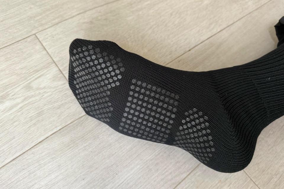 まるで足元「足湯」の靴下。国産の本気を感じた一足を、この冬の寒さ対策に