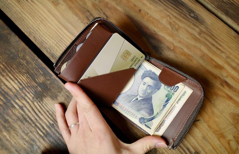 薄さと収納力を両立した新構造。所有欲も満たしてくれる日本製のコンパクト革財布