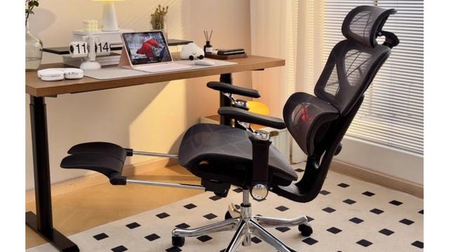 これは実質バランスボール。体幹トレーニングや座ったままの運動にも