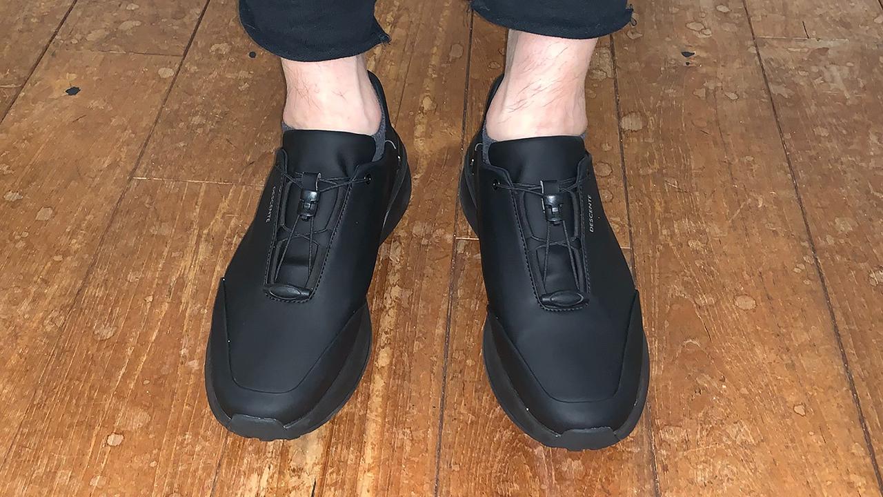 雨や雪で滑らない。ブーツじゃないけど、あったか機能もうれしい防水シューズ