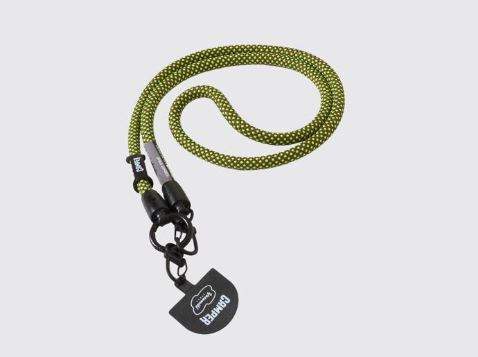 シューズブランドのモバイルストラップ。ポーチとも組み合わせできる