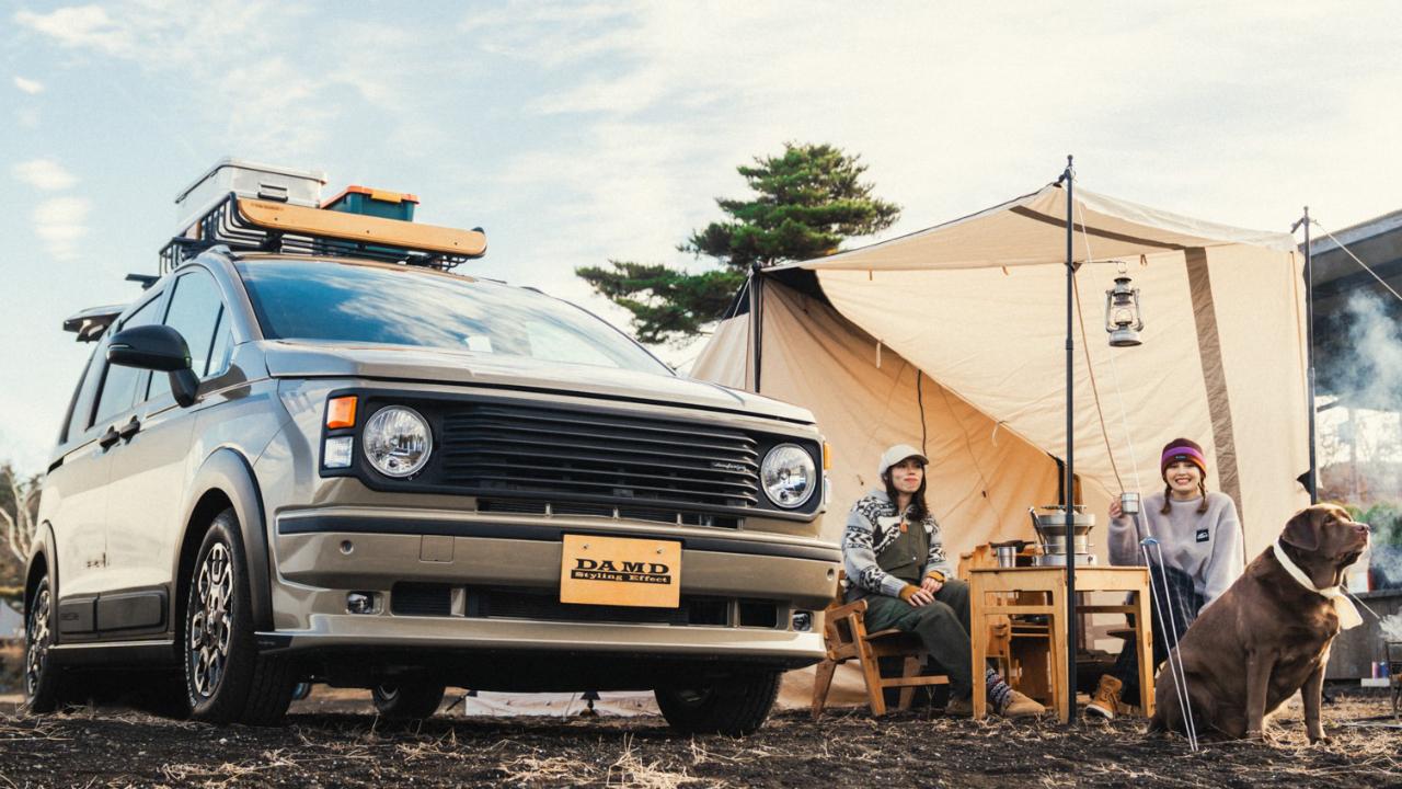 完全にレトロなアメ車。ホンダフリード用の変身キットでイメチェンだ