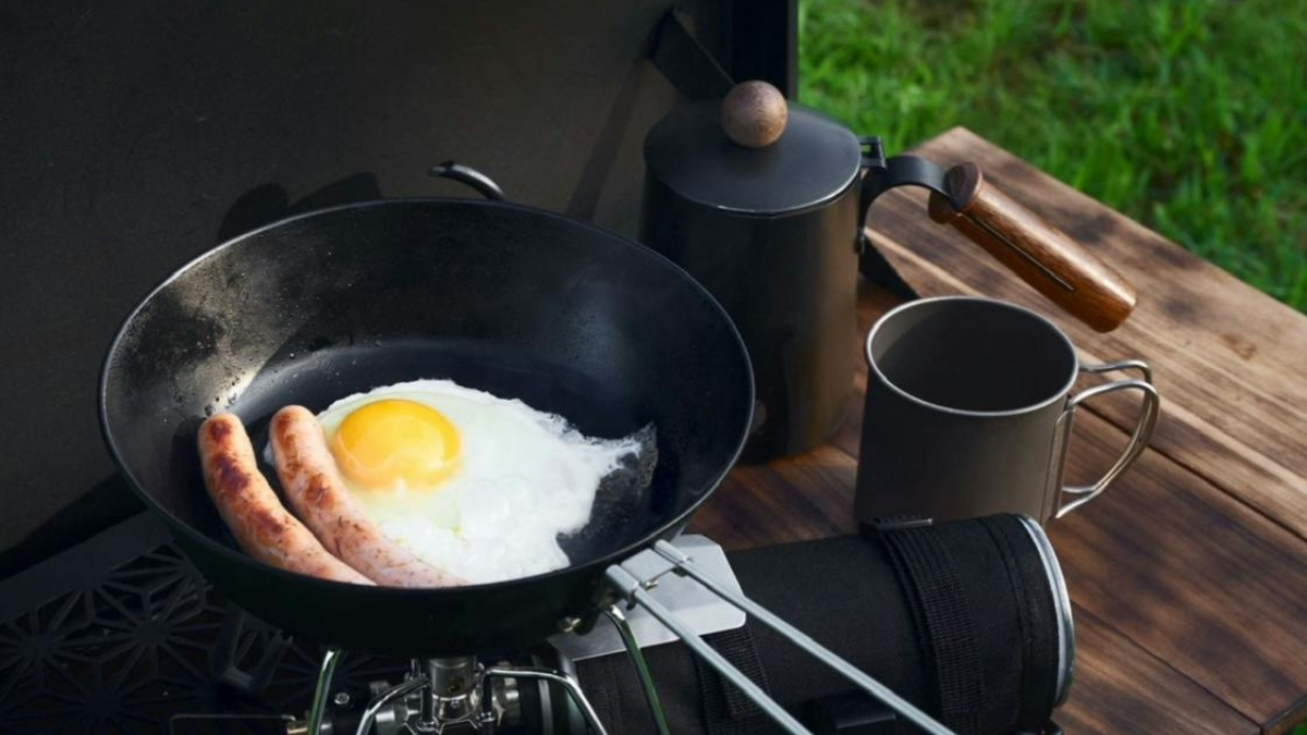 重いフライパン、もう卒業。スマホより軽い“純チタンの羽”で朝が変わる