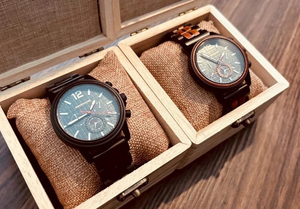 木製のクロノグラフ腕時計なんてどう？風合いが変化していく、まさに