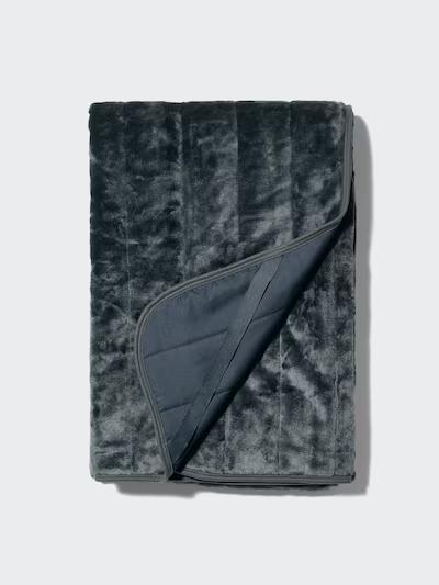 ユニクロが作った毛布｢ヒートテックモウフ｣でぬくぬくに包まれる