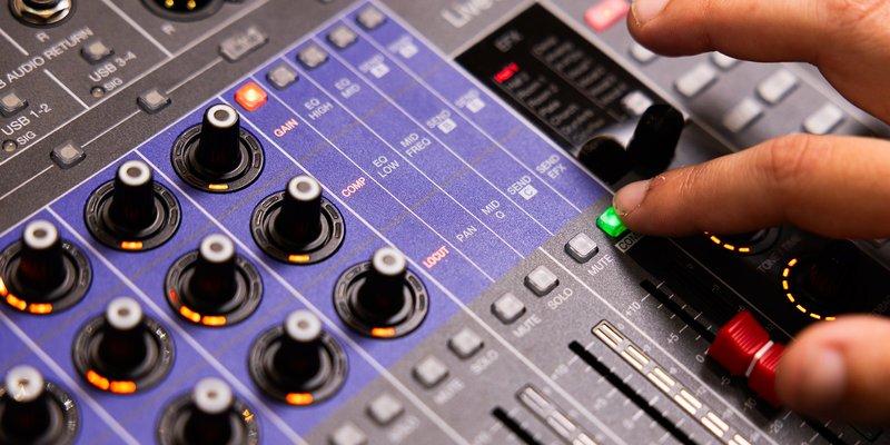 EQ-COMP-LOCUT-