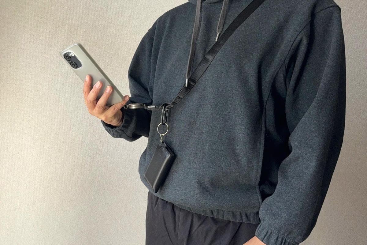 スマホも鍵も財布も、全部これ1本でOK。チタン合金のEDCストラップが気が利きすぎて困る