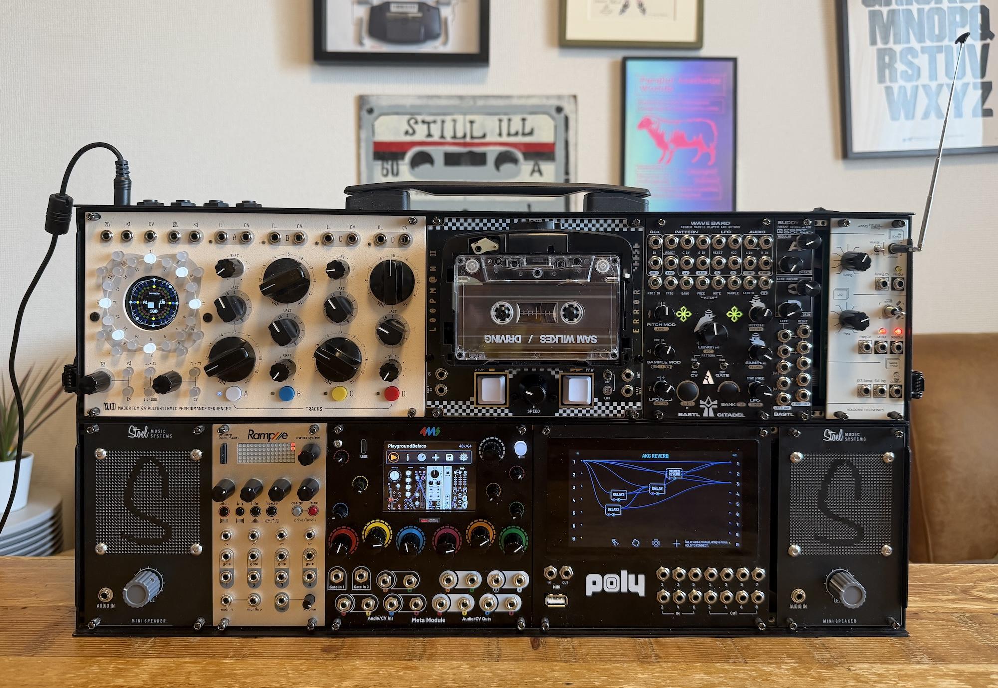 シンセサイザー楽器？ ラジカセ？ いえいえ「モジュカセ」です