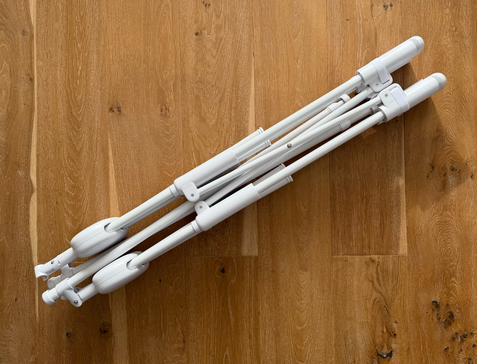 部屋干しのあの悩みを解決。干す角度・幅を自在に変えられる物干しラック