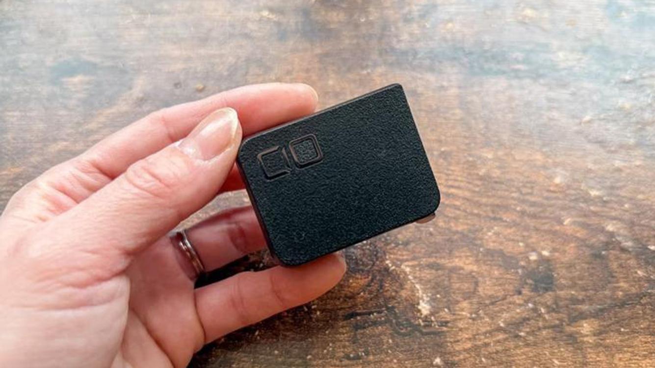 コンパクトなのにパワフルで携帯性が爆上がり。この「ACアダプター」、控えめに言って最高です