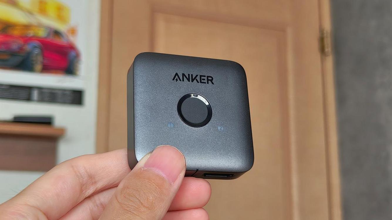 HDMIケーブルの抜き差しが面倒なので、Ankerの「四角」を買ってみたら快適すぎた