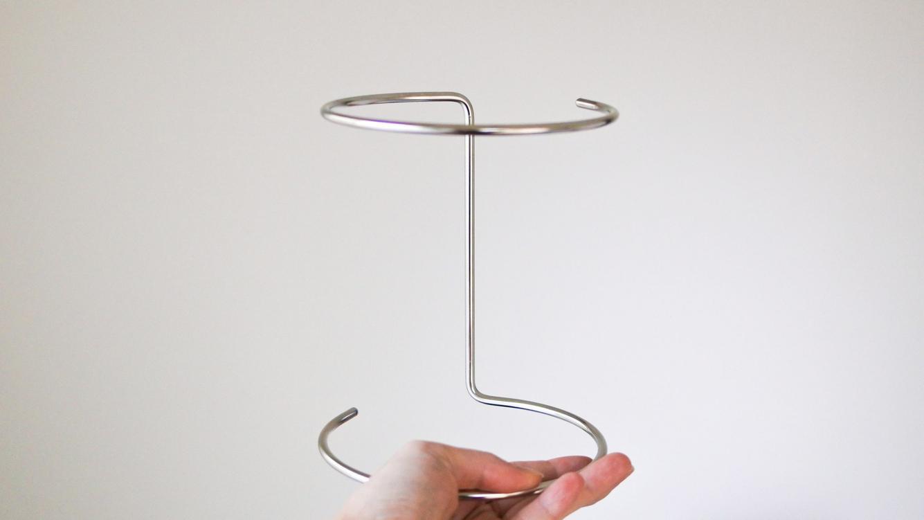 悩ましい生ゴミ入れ。辿り着いたのは、究極にシンプルな「線」だった