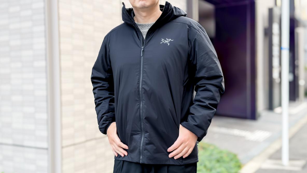 ARC'TERYX フード付きナイロンジャケット　新品タグ付き 冬の“ちょっとそこまで”から登山まで。 アークテリクスのフード付き