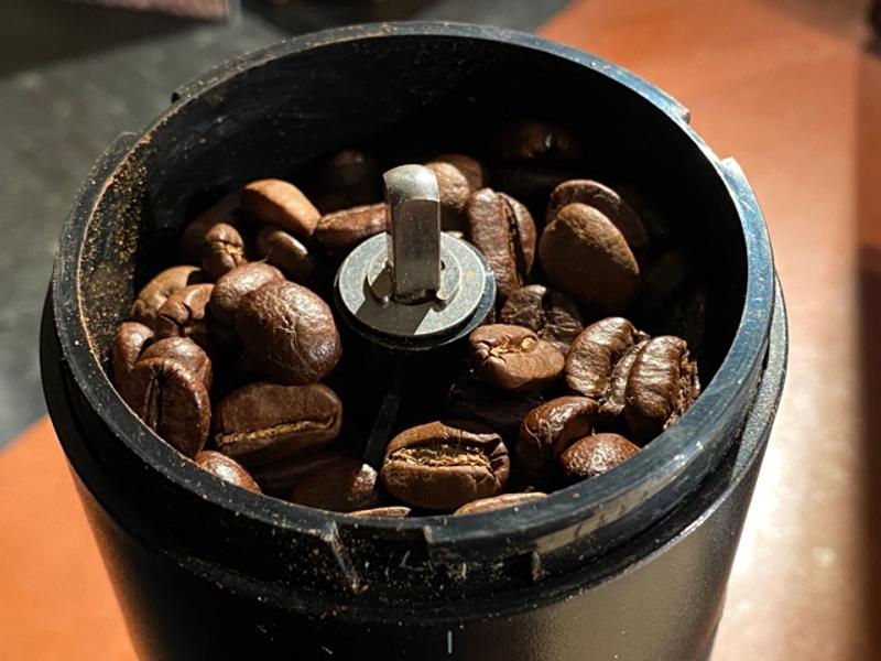 水洗浄分離設計 コーヒーミル３００W 超静音 １台多役 3000円台で買える電動コーヒーミル。水洗いもできて挽き方は38段階