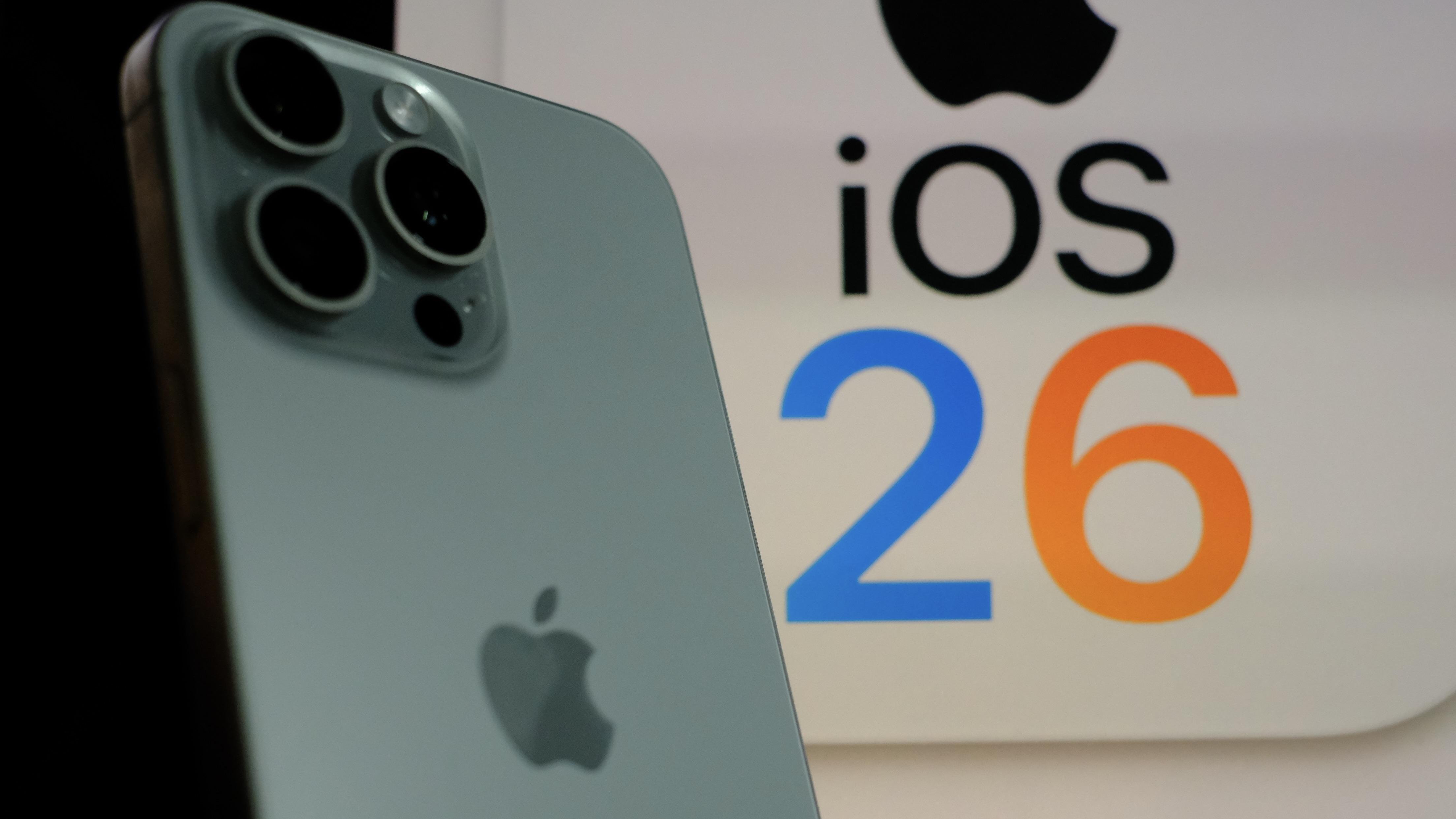 iPhone向けにiOS 26.2がリリース。見逃すと損する小さな改善点はここ