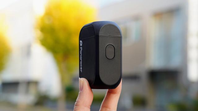 モバイルできる24インチ・モニター→ カバーを外せばプロジェクターに