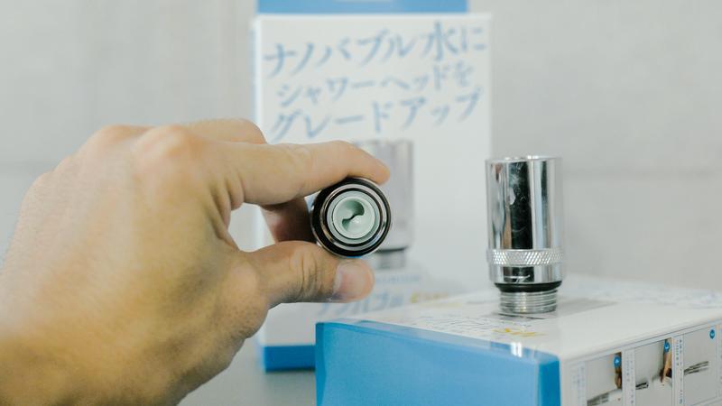 持ったまま運転しないよね？ テスラ公式のカラオケ用マイク