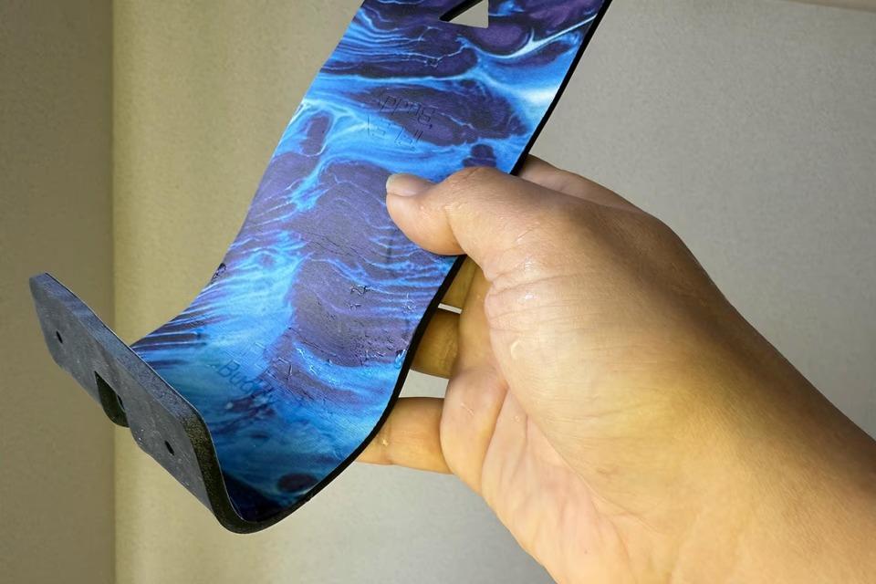 好きな角度に折り曲げて使う、新発想のスマホスタンドを使ってみた話