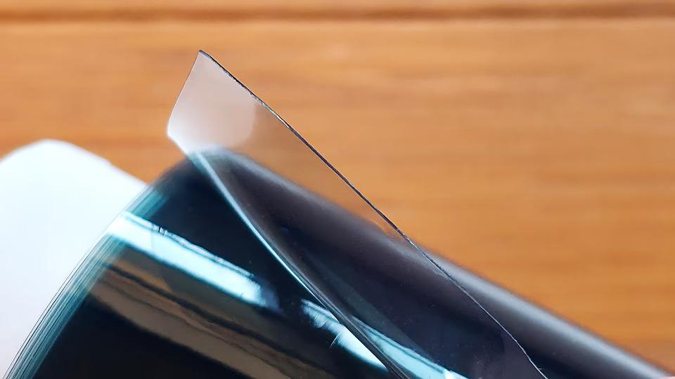 この断熱シートなら室温が最大5℃上がる。もう冷気は窓から侵入させない