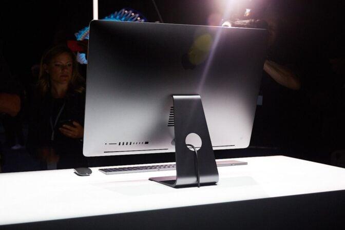 Macデスクトップ Apple iMac Pro 27inch アップルの新型27インチ「iMac」は、地味に見えて着実な進化を遂げて