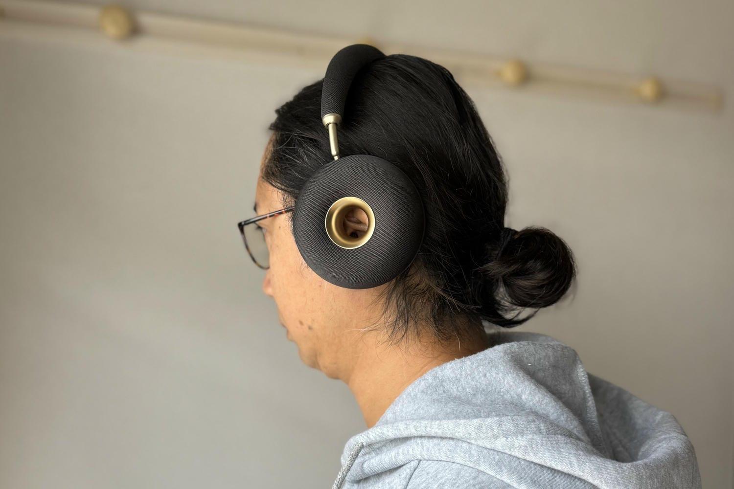 穴あきなのにしっかり聴こえる。ドーナツ型ヘッドホンが意外といいん
