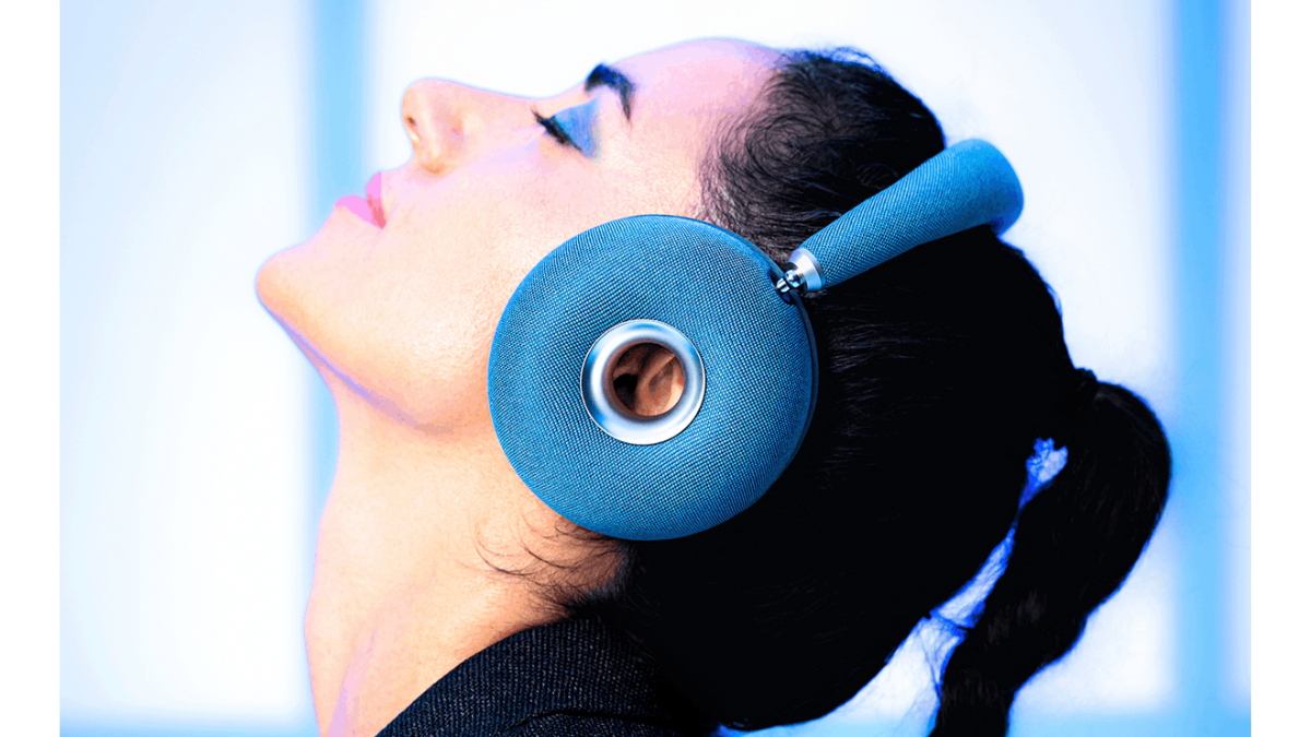 開放か、没入か。気分で切り替えられる“ドーナツヘッドホン”がめちゃ便利