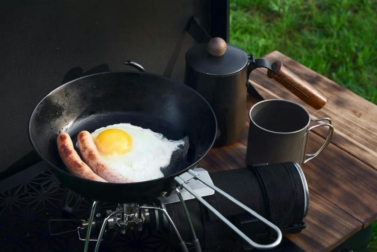 重い・洗うの面倒、から解放。羽みたいに軽い折りたたみフライパン