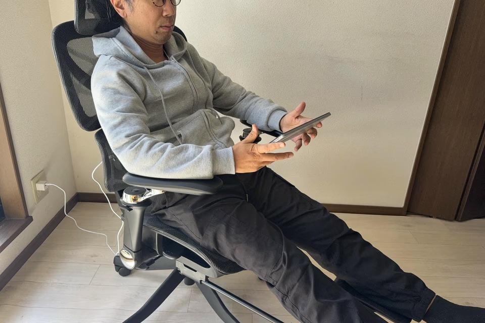 ゲーミングチェアじゃないほう。お尻と腰を温める「グラフェンヒーター