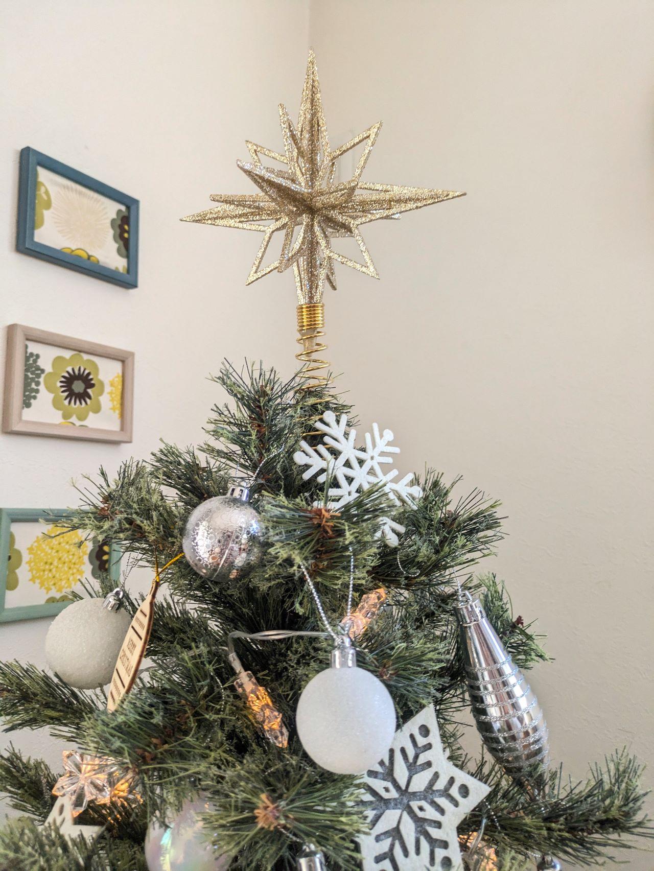 クリスマスツリーもオーナメントも、まとめてスッキリ収納