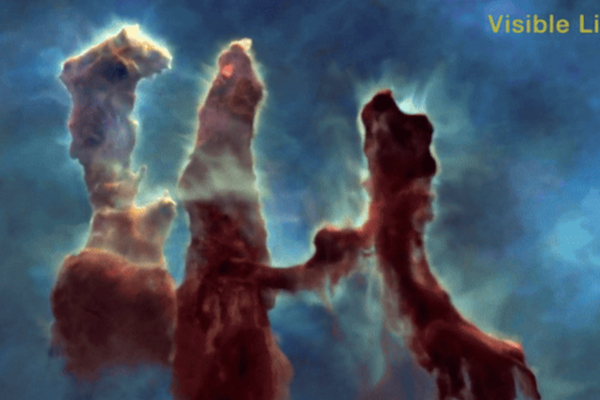 宇宙にそり立つ「創造の柱」の3D映像。まるで星雲の中を飛ぶよう