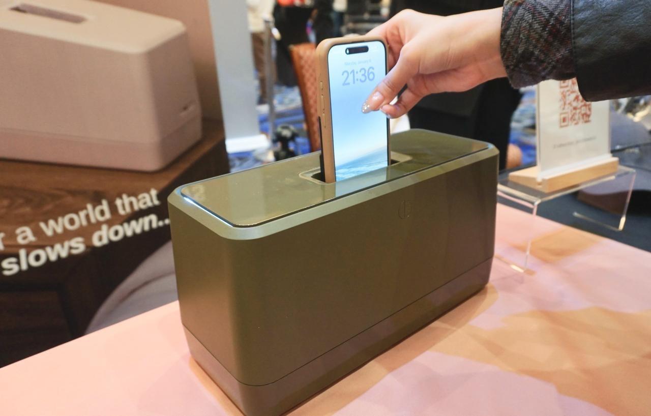 プレイがアツいスマホゲーマーに捧げる水冷式冷却パッド | ギズモード