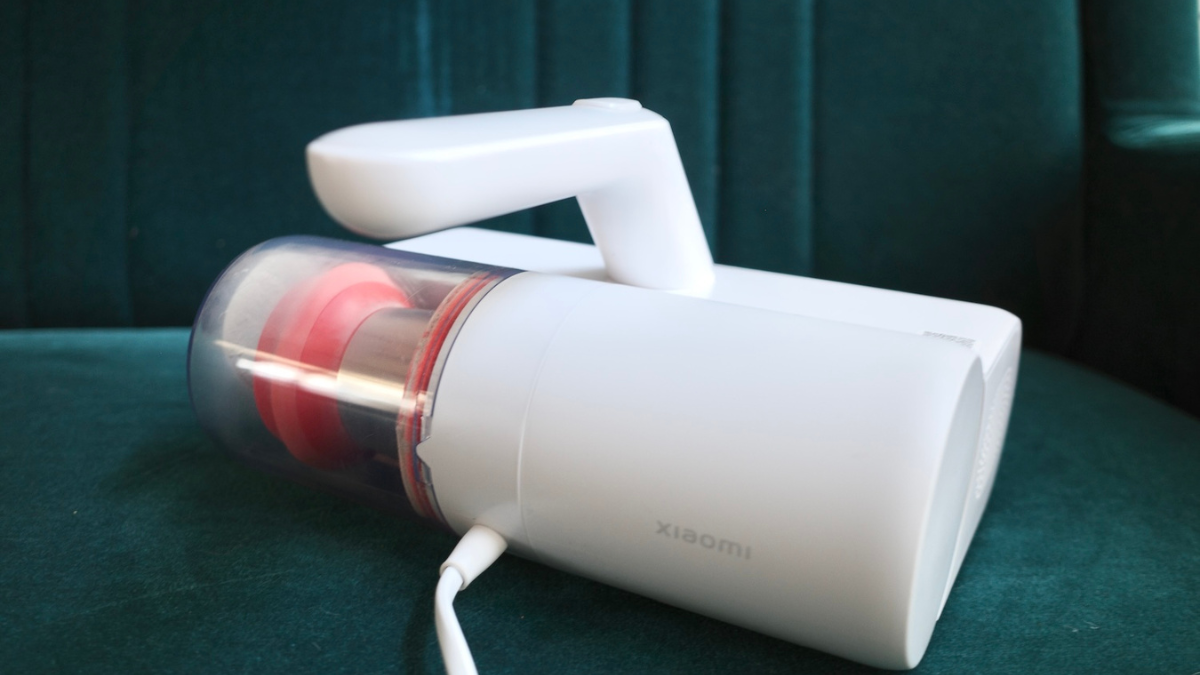 【閲覧注意】「謎の粉」が引くほど取れたXiaomiの布団クリーナー。五千円台は事件です