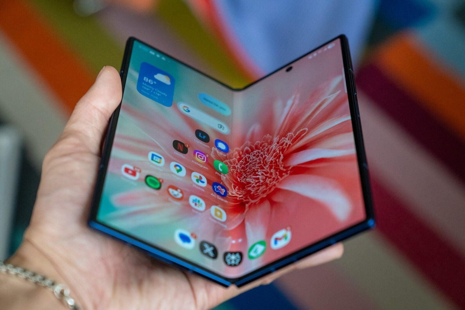 Appleは折りたたみiPhoneを幅広にするつもり。その理由は?