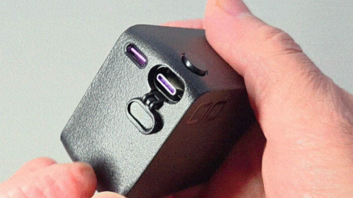 充電器の進化系は、シャッターでケーブルを完全格納。クレバー過ぎて好感しかない