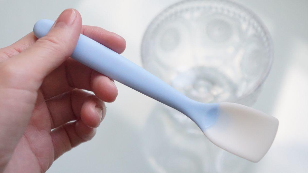 ヨーグルト用は表の顔。「隅にピタッと届くスプーン」でパウチ飯を残さず平らげる裏技