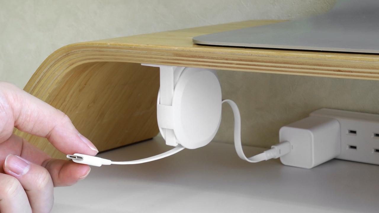 伸び放題のUSB-Cケーブル、巻取り式ならデスクトップもスッキリ