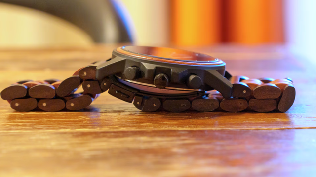 自然素材×メカニカル”。天然木製のクロノグラフ時計が意外にしっくり