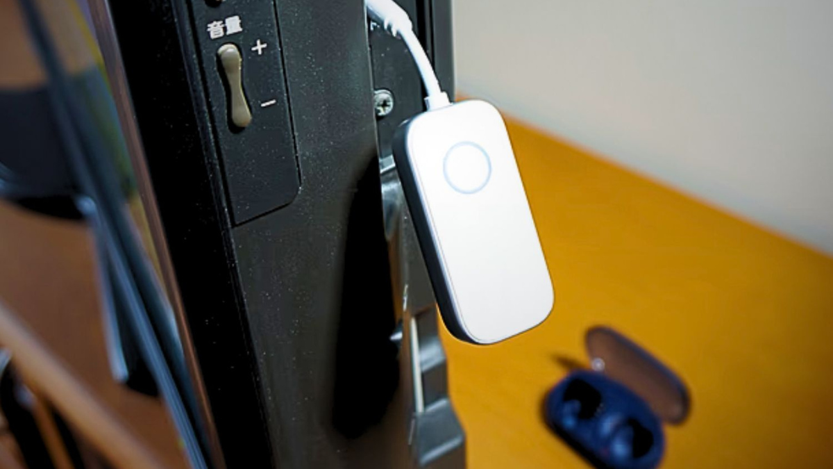 深夜のテレビも飛行機も愛用イヤホンで無線視聴。Bluetoothなし機の未来が変わるぞ